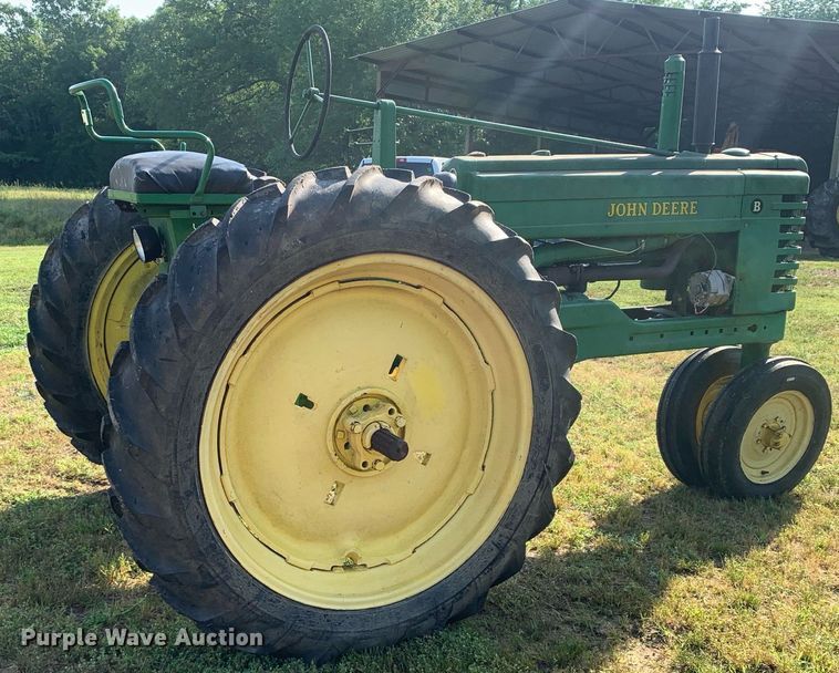 image for item LH9632 1949 John Deere B  tractor