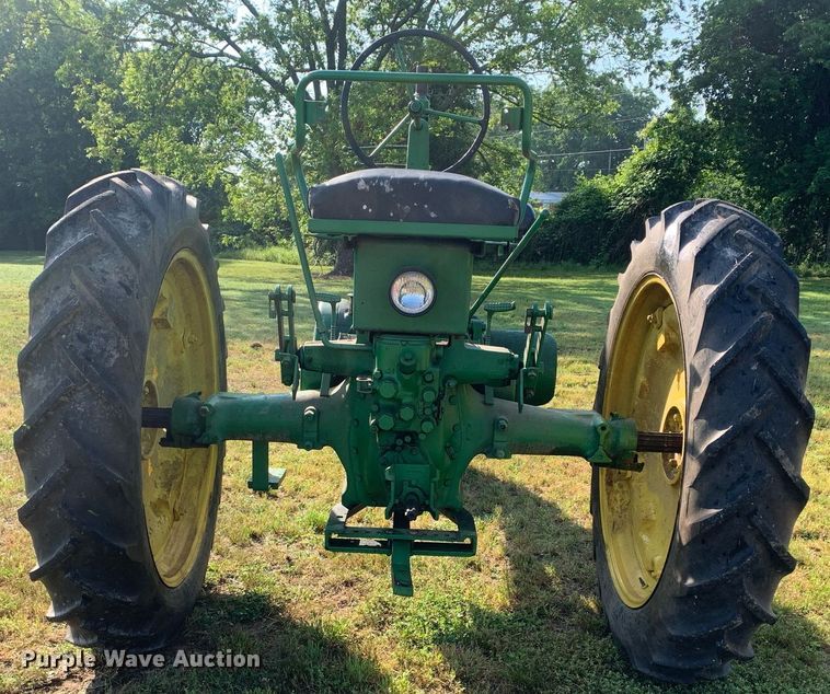 image for item LH9632 1949 John Deere B  tractor