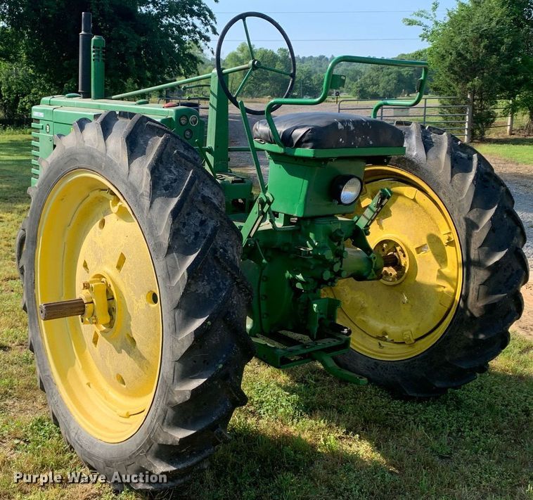 image for item LH9632 1949 John Deere B  tractor