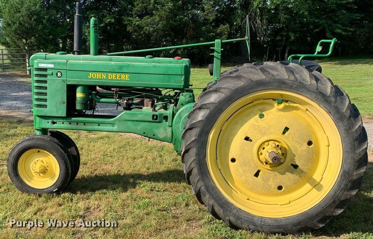 image for item LH9632 1949 John Deere B  tractor