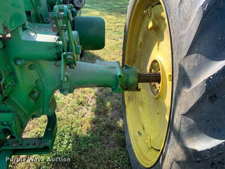 image for item LH9632 1949 John Deere B  tractor