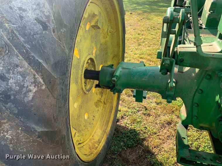 image for item LH9632 1949 John Deere B  tractor