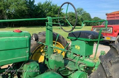 image for item LH9632 1949 John Deere B  tractor