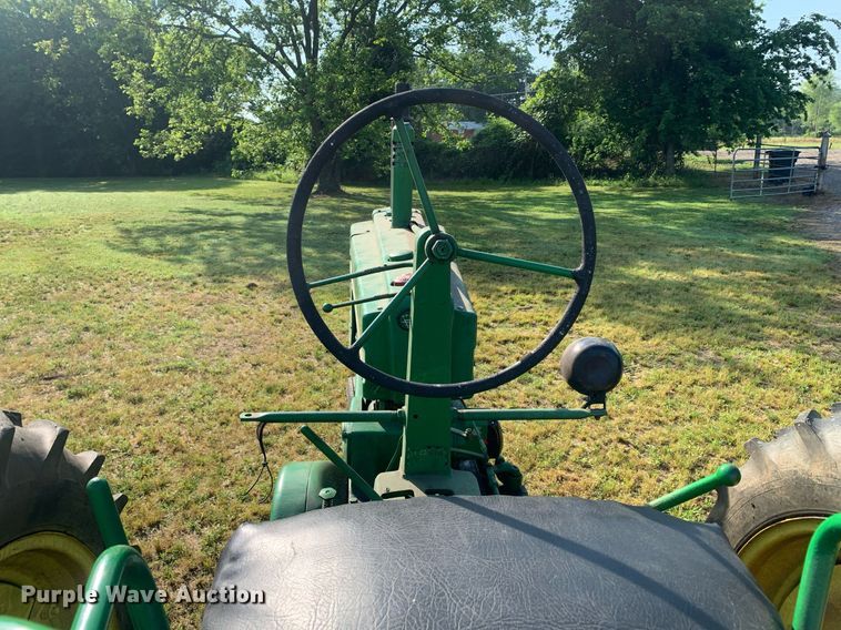 image for item LH9632 1949 John Deere B  tractor