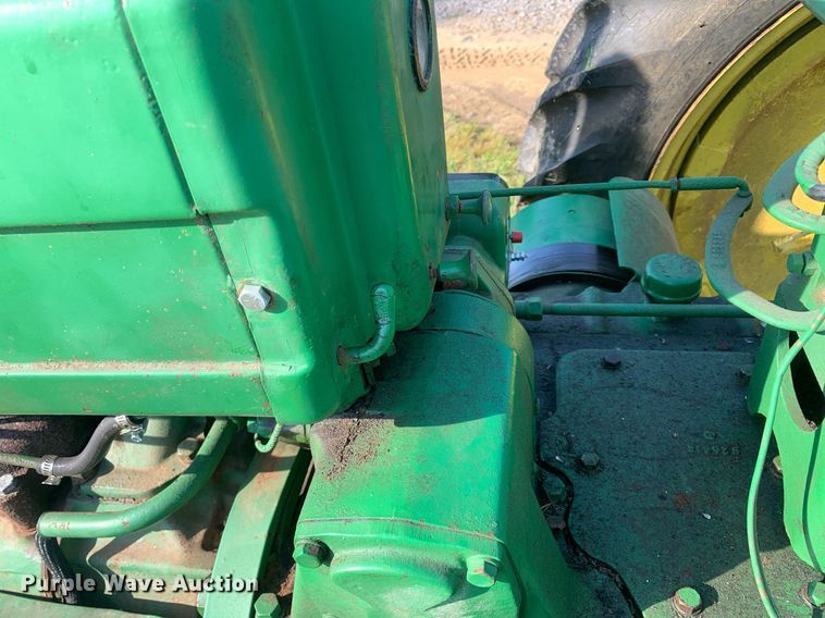 image for item LH9632 1949 John Deere B  tractor