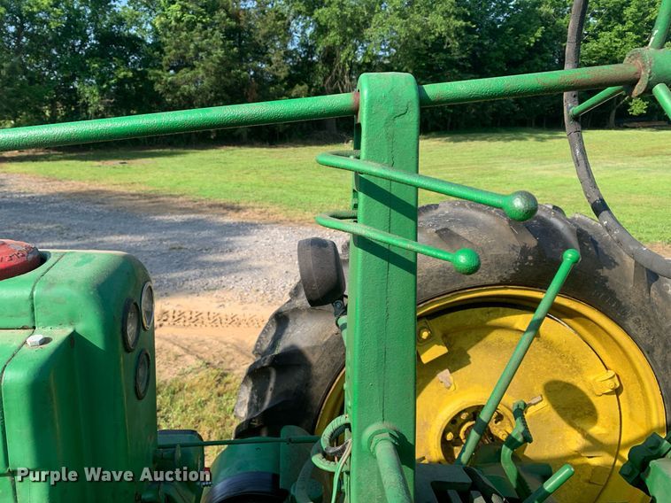 image for item LH9632 1949 John Deere B  tractor