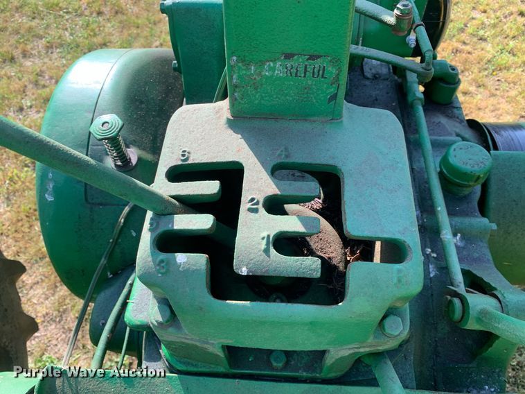 image for item LH9632 1949 John Deere B  tractor