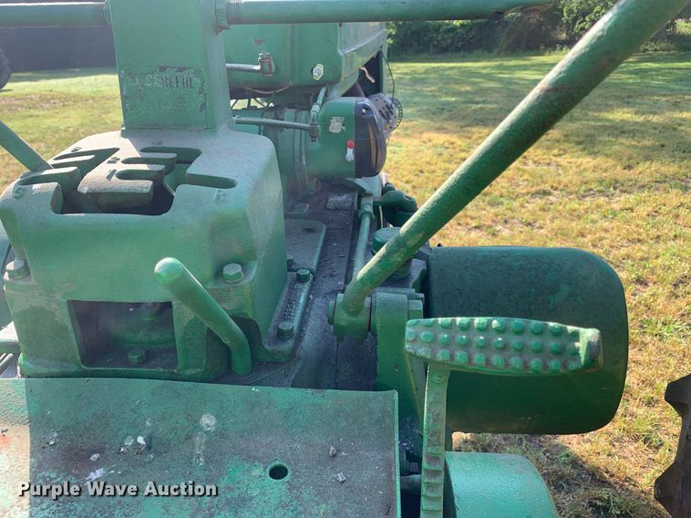 image for item LH9632 1949 John Deere B  tractor