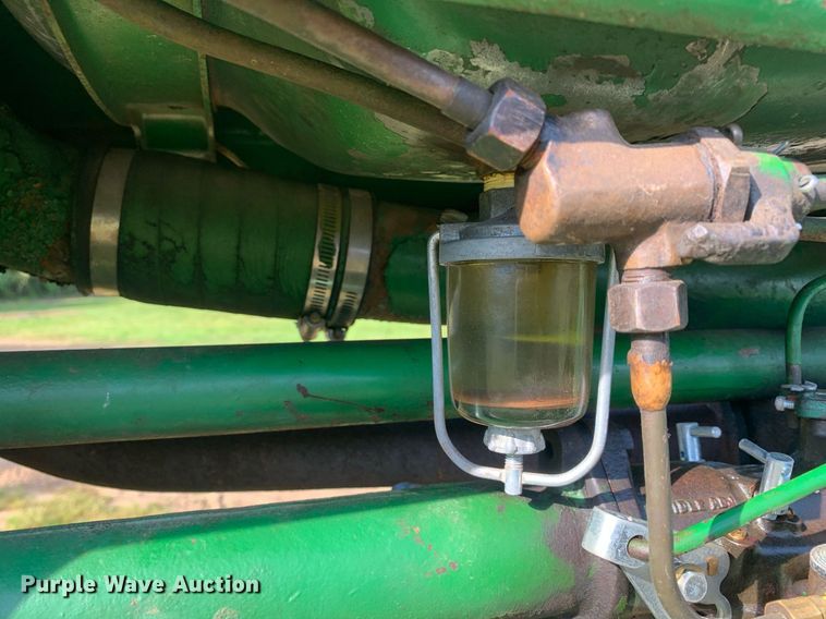 image for item LH9632 1949 John Deere B  tractor