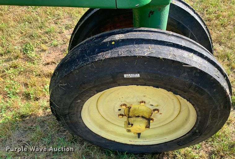 image for item LH9632 1949 John Deere B  tractor