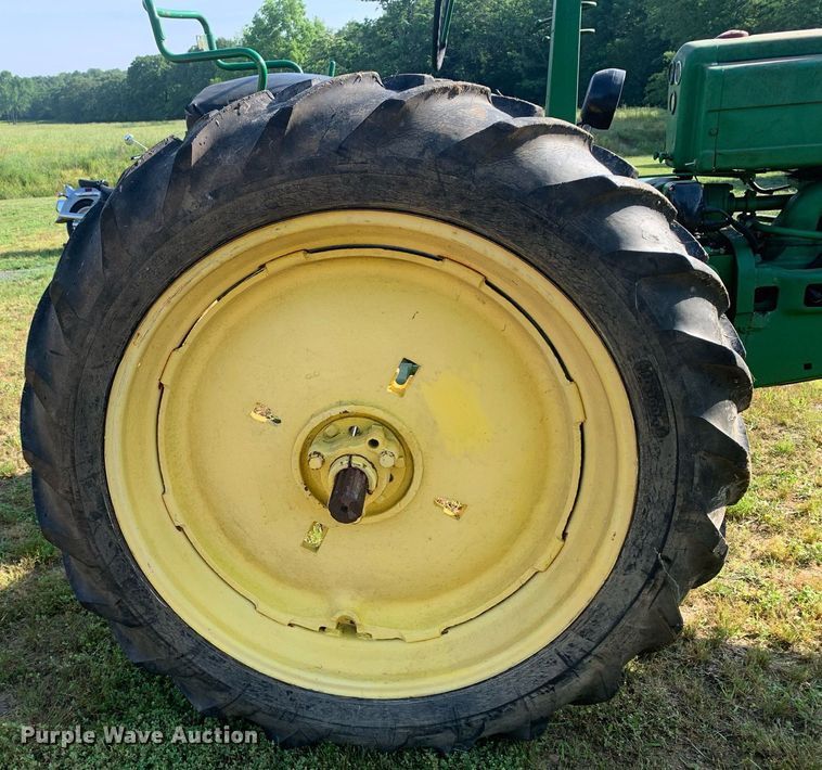 image for item LH9632 1949 John Deere B  tractor