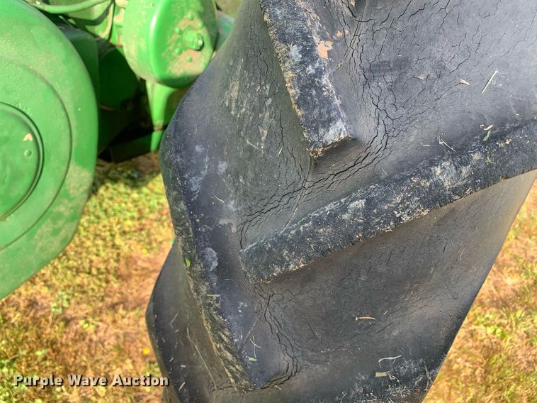 image for item LH9632 1949 John Deere B  tractor