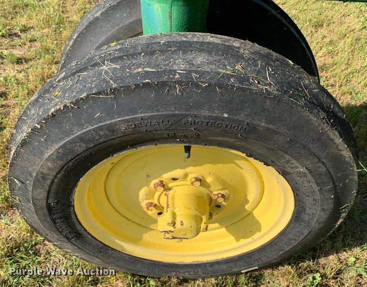 image for item LH9632 1949 John Deere B  tractor