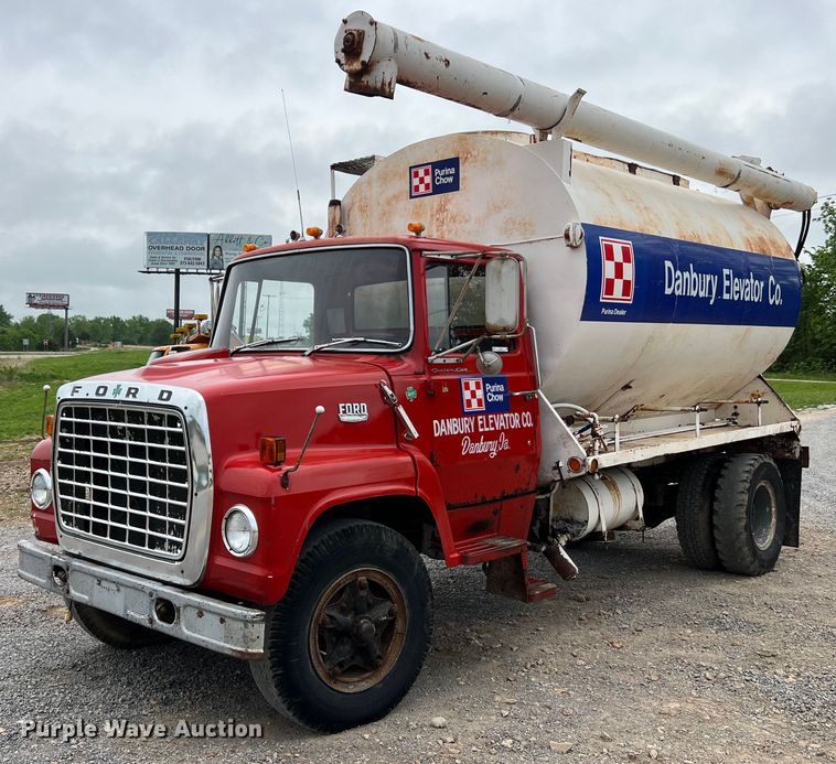 image for item LI9707 1978 Ford 7000  feed delivery truck