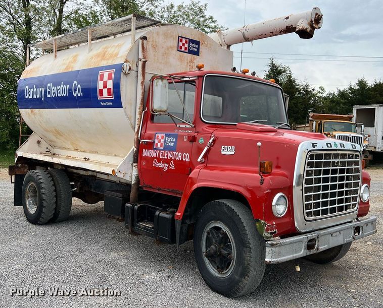 image for item LI9707 1978 Ford 7000  feed delivery truck