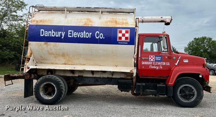 image for item LI9707 1978 Ford 7000  feed delivery truck