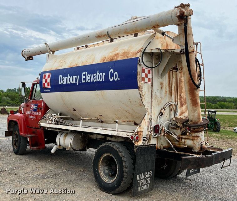 image for item LI9707 1978 Ford 7000  feed delivery truck