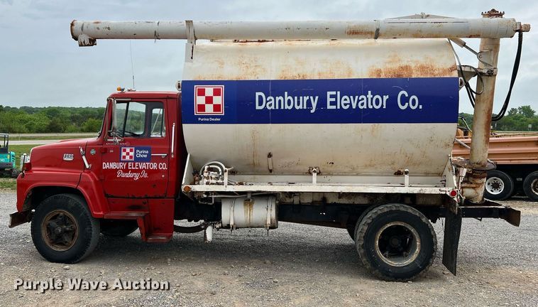 image for item LI9707 1978 Ford 7000  feed delivery truck