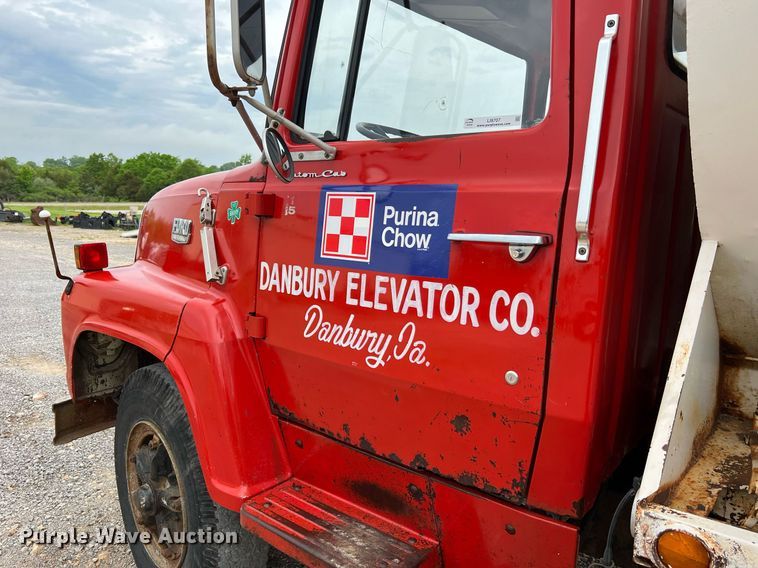 image for item LI9707 1978 Ford 7000  feed delivery truck