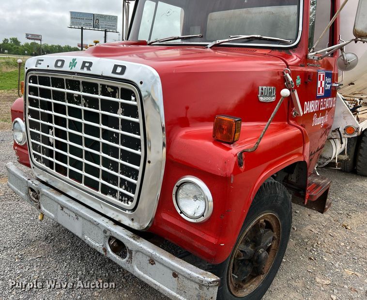 image for item LI9707 1978 Ford 7000  feed delivery truck