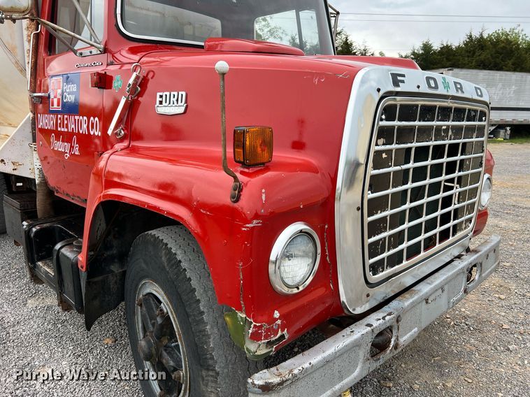 image for item LI9707 1978 Ford 7000  feed delivery truck