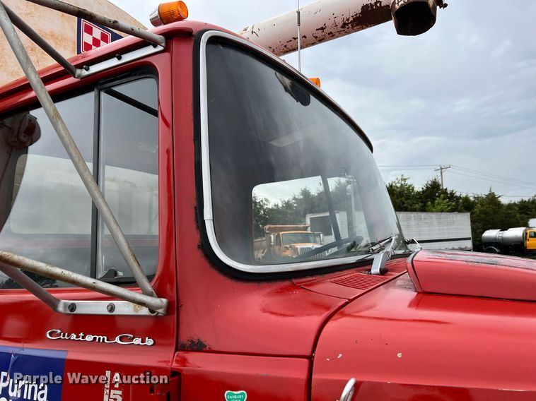 image for item LI9707 1978 Ford 7000  feed delivery truck