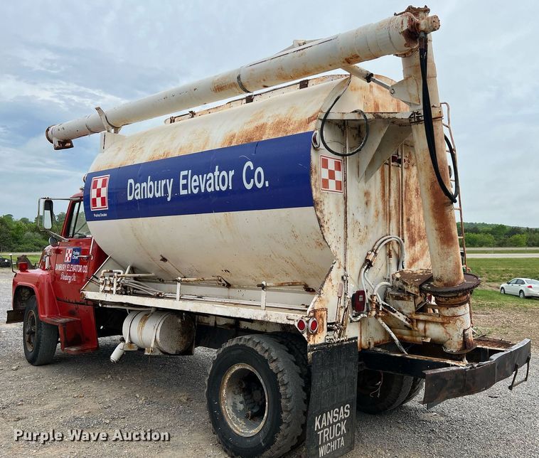 image for item LI9707 1978 Ford 7000  feed delivery truck