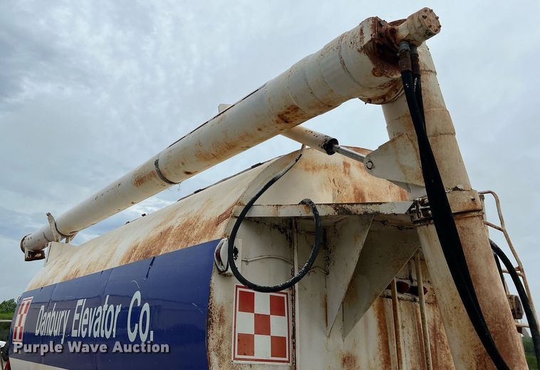 image for item LI9707 1978 Ford 7000  feed delivery truck