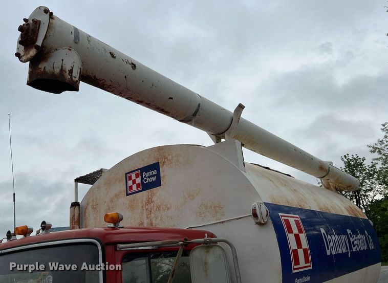 image for item LI9707 1978 Ford 7000  feed delivery truck