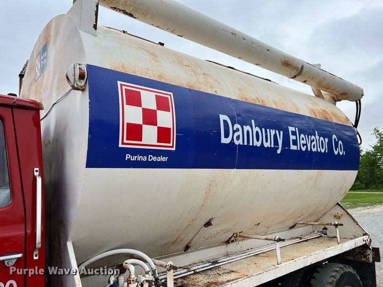 image for item LI9707 1978 Ford 7000  feed delivery truck