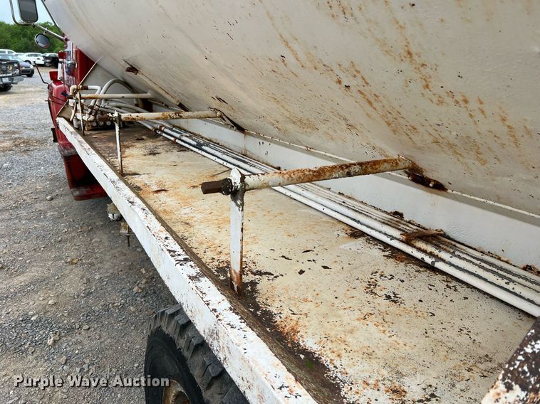 image for item LI9707 1978 Ford 7000  feed delivery truck