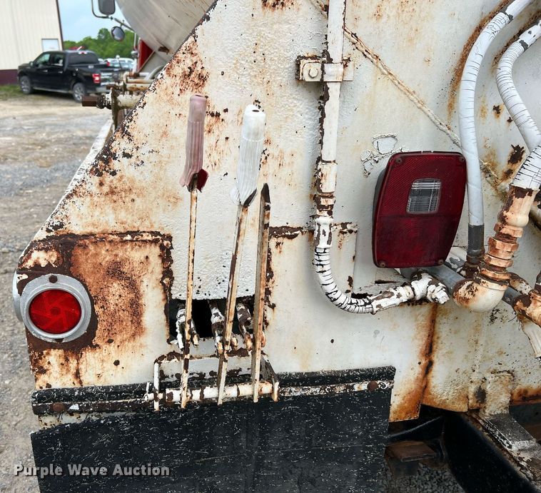 image for item LI9707 1978 Ford 7000  feed delivery truck