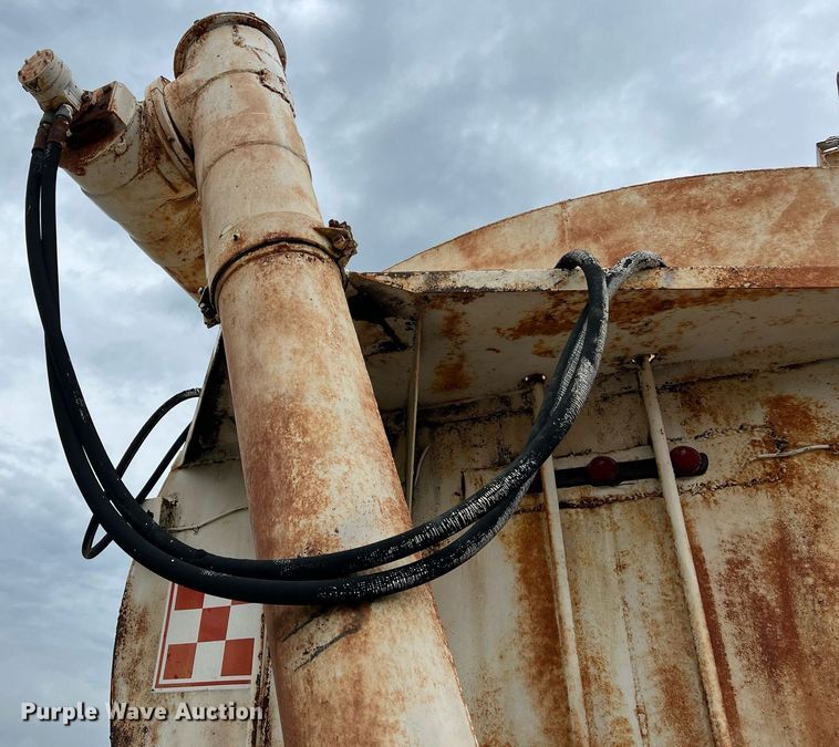 image for item LI9707 1978 Ford 7000  feed delivery truck