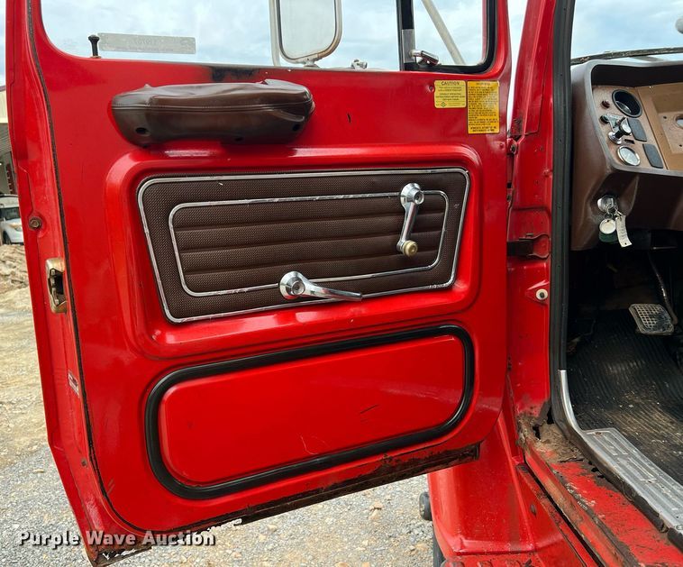 image for item LI9707 1978 Ford 7000  feed delivery truck