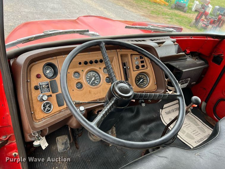 image for item LI9707 1978 Ford 7000  feed delivery truck