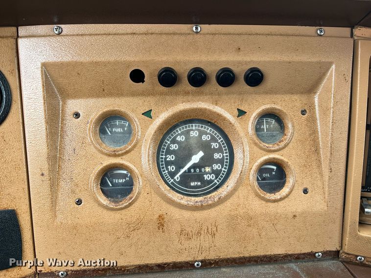 image for item LI9707 1978 Ford 7000  feed delivery truck