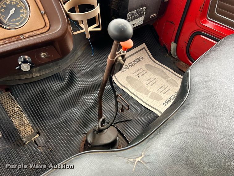 image for item LI9707 1978 Ford 7000  feed delivery truck