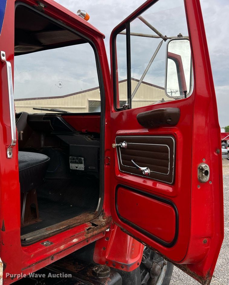 image for item LI9707 1978 Ford 7000  feed delivery truck