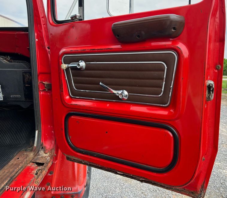 image for item LI9707 1978 Ford 7000  feed delivery truck