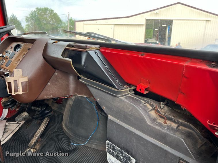 image for item LI9707 1978 Ford 7000  feed delivery truck