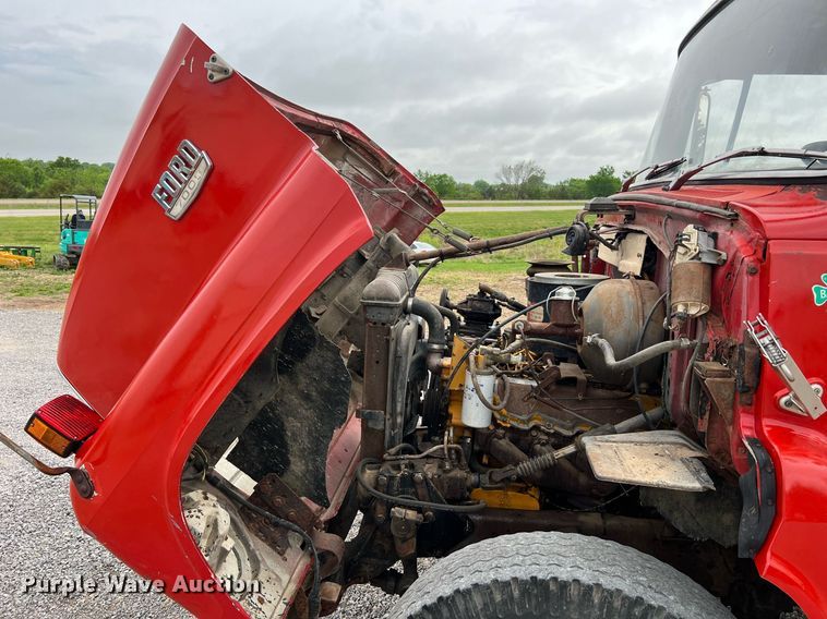 image for item LI9707 1978 Ford 7000  feed delivery truck