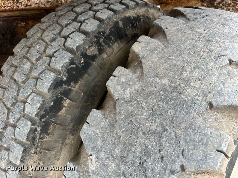 image for item LI9707 1978 Ford 7000  feed delivery truck