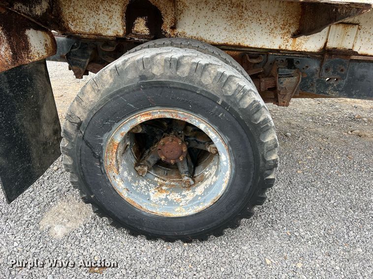 image for item LI9707 1978 Ford 7000  feed delivery truck