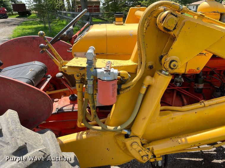 image for item LJ9656 1965 Case G530  tractor