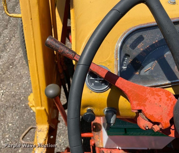 image for item LJ9656 1965 Case G530  tractor