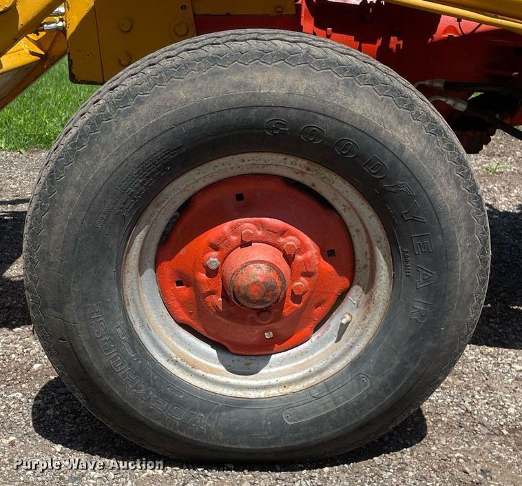 image for item LJ9656 1965 Case G530  tractor