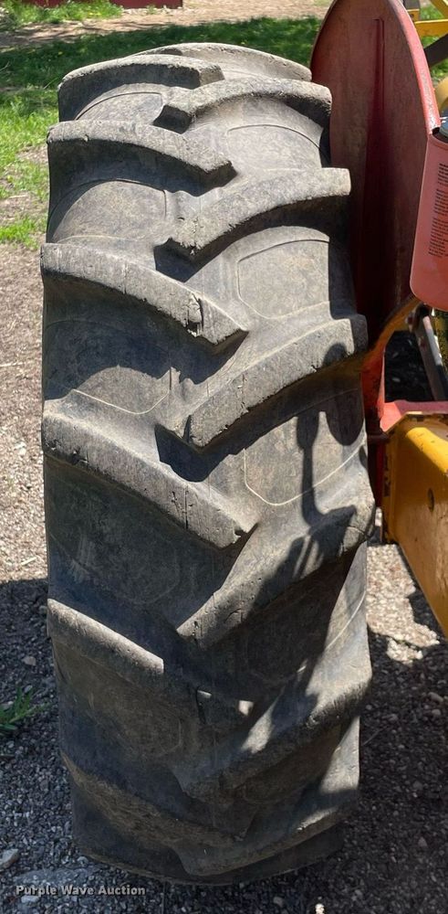 image for item LJ9656 1965 Case G530  tractor