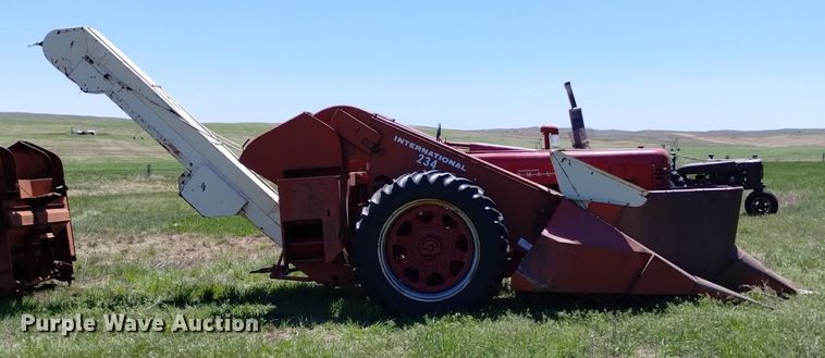 image for item LP9555 Farmall 400  with International 234 corn picker