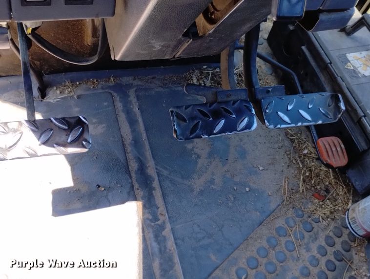 image for item LP9558 1997 Ford New Holland 7740SL  tractor