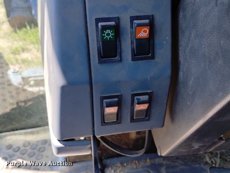 image for item LP9558 1997 Ford New Holland 7740SL  tractor